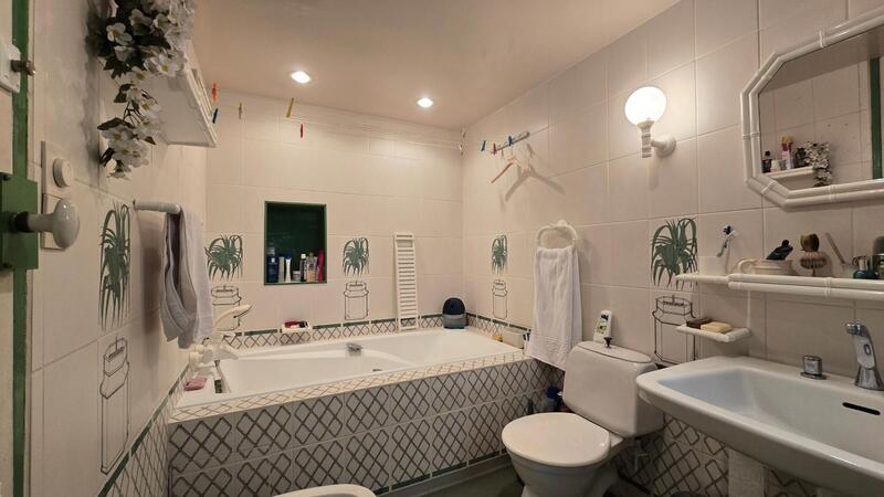 Maison - 202 m² - 7 pièces