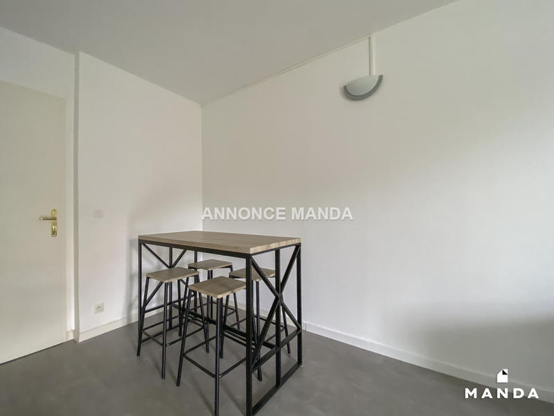 Chambre - 11 m² - 4 pièces