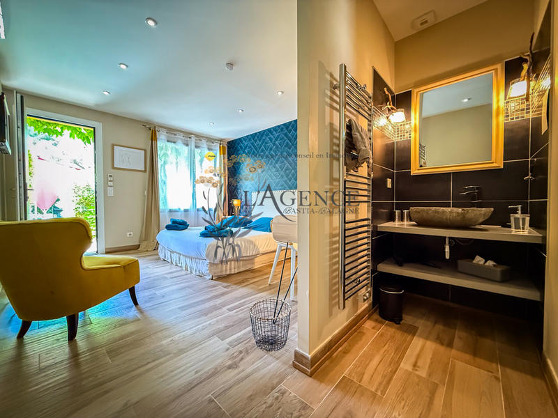 Maison - 215 m² - 8 pièces