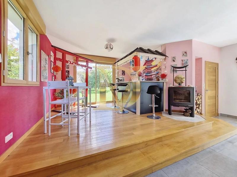 Propriété - 245 m² - 11 pièces