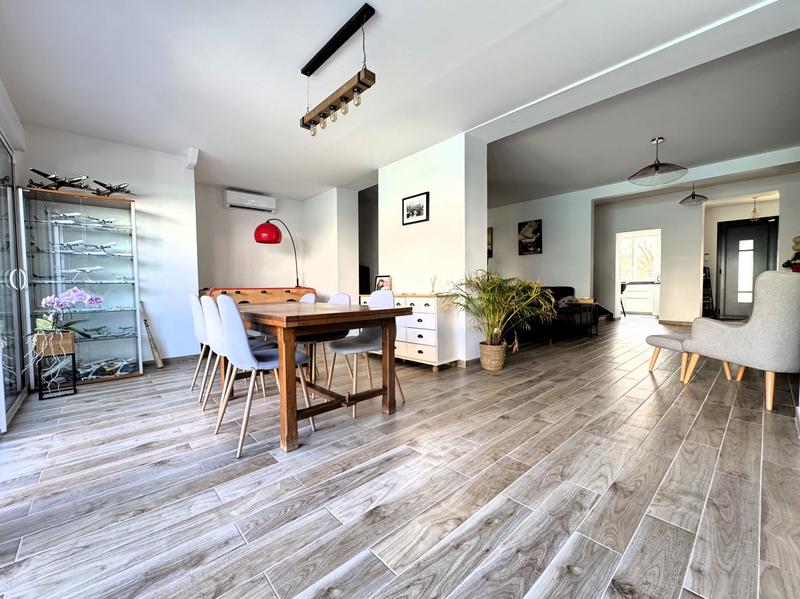 Maison - 204 m² - 6 pièces