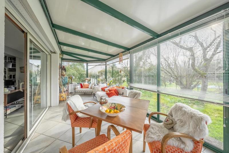 Maison - 233 m² - 7 pièces