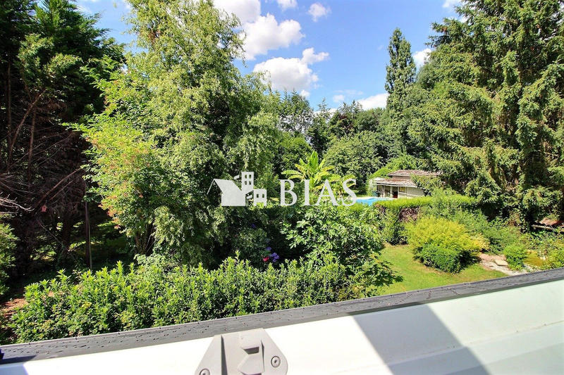 Maison - 220 m² - 6 pièces