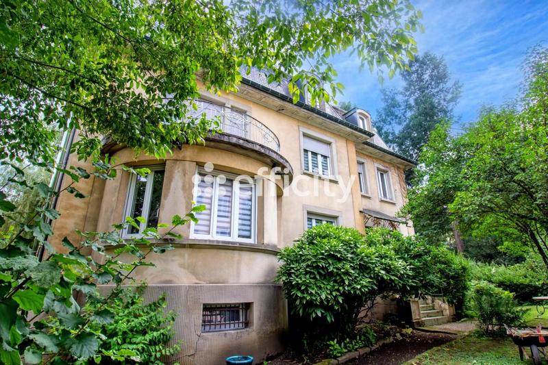 Maison - 400 m² - 12 pièces