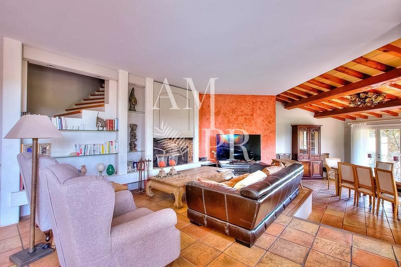 Maison - 385 m² - 9 pièces