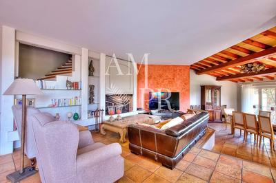 Maison - 385 m² - 9 pièces