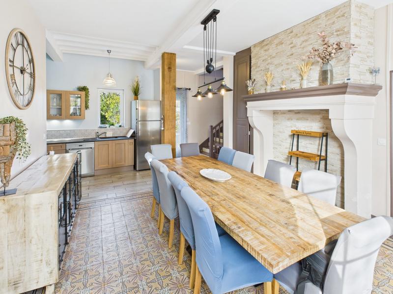 Maison - 320 m² - 12 pièces