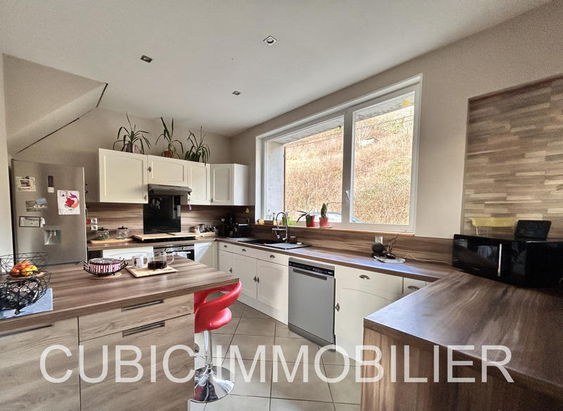 Maison - 202 m² - 5 pièces