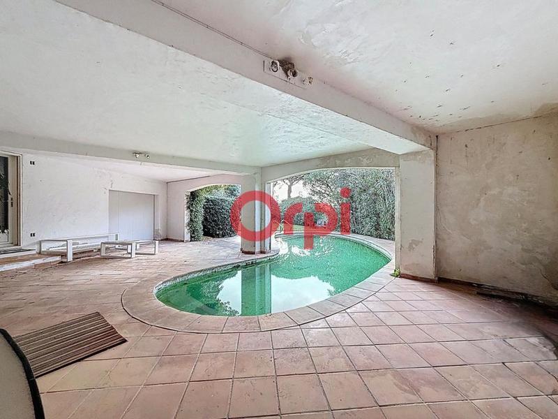 Maison - 305 m² - 5 pièces