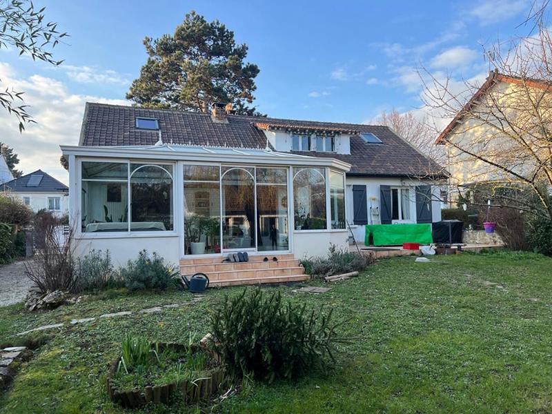 Maison - 220 m² - 8 pièces