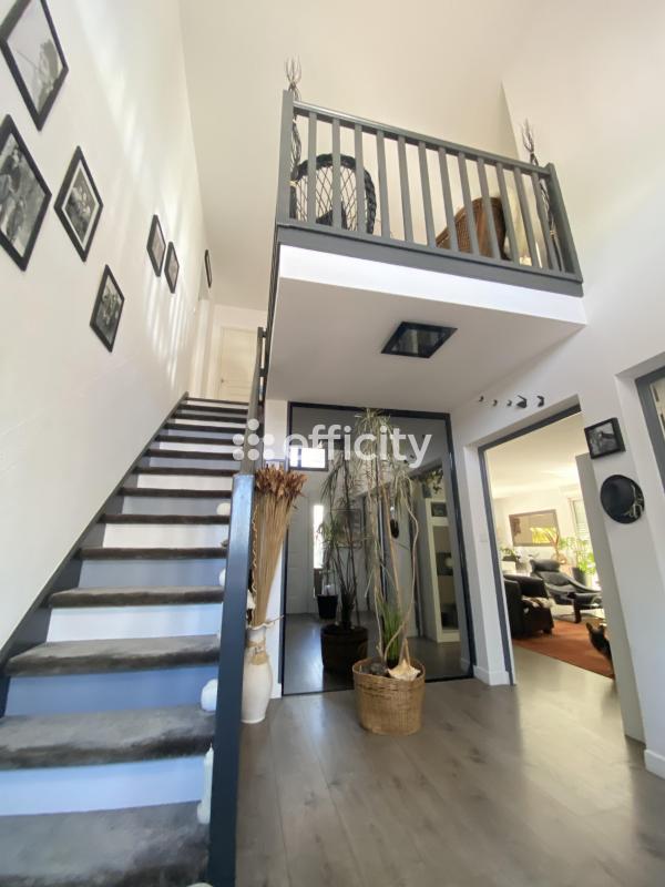 Maison - 153 m² - 9 pièces