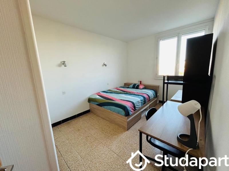 Chambre - 11 m² - 1 pièce