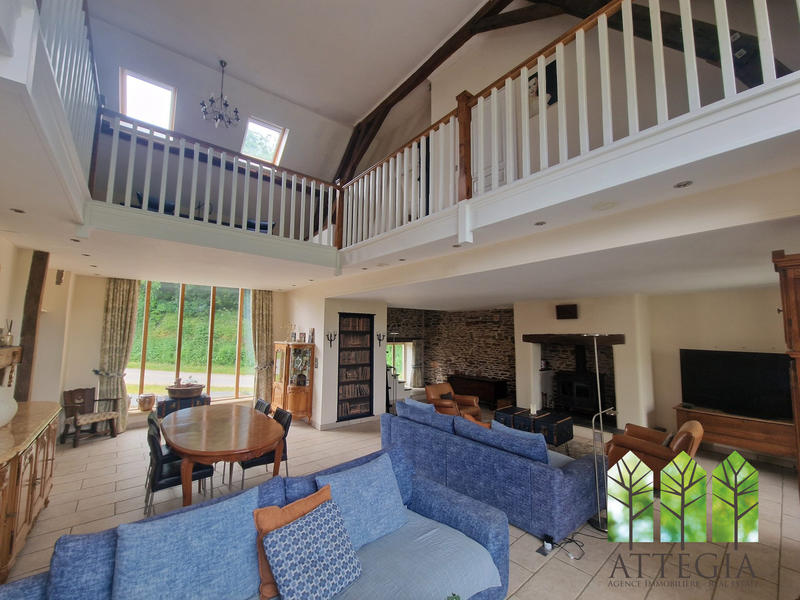 Maison - 245 m² - 6 pièces