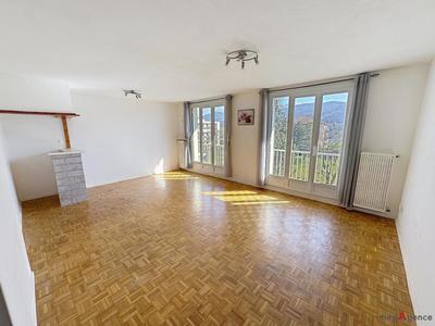 Appartement - 84 m² - 4 pièces