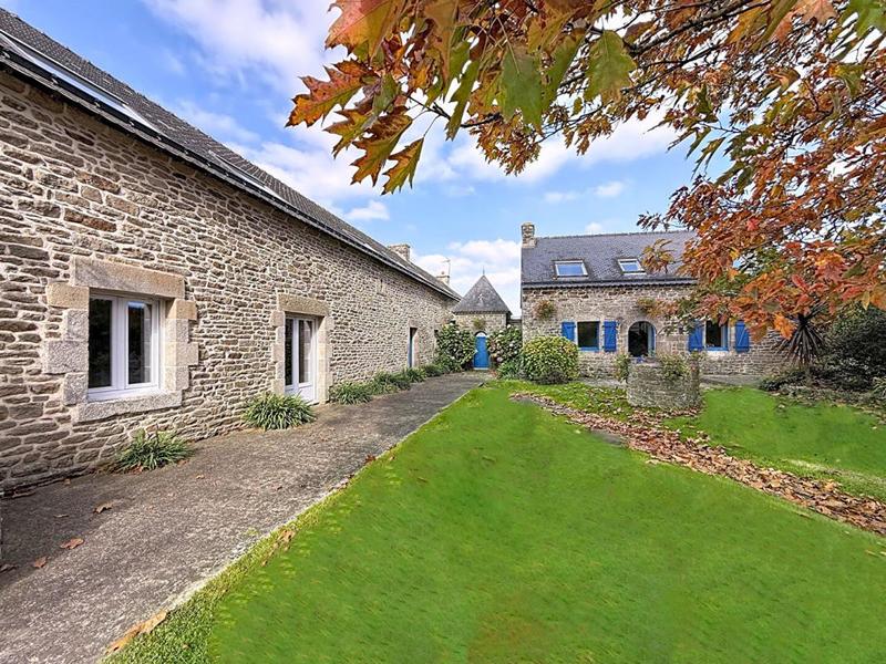 Maison - 310 m² - 16 pièces