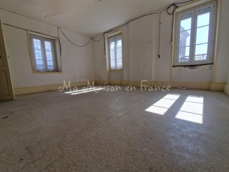 Maison - 200 m² - 7 pièces