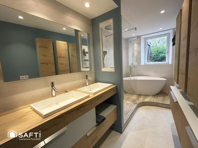 Maison - 280 m² - 11 pièces