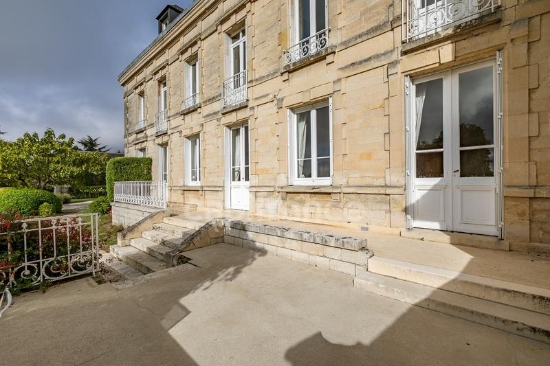 Maison de maîtres - 420 m² - 11 pièces