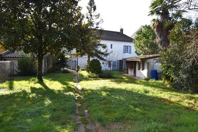 Maison - 250 m² - 8 pièces