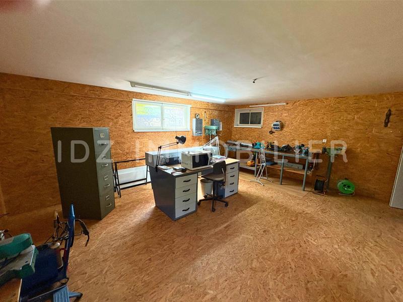 Maison - 201 m² - 7 pièces