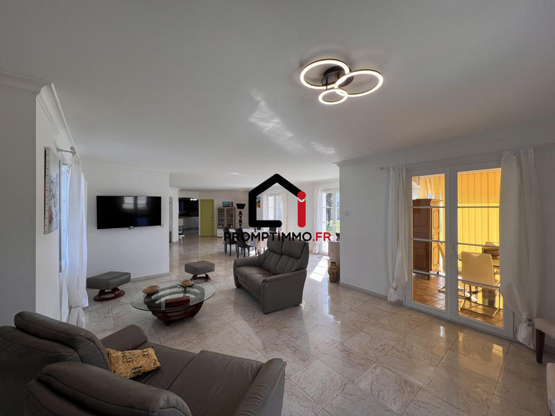 Maison traditionnelle - 208 m² - 7 pièces