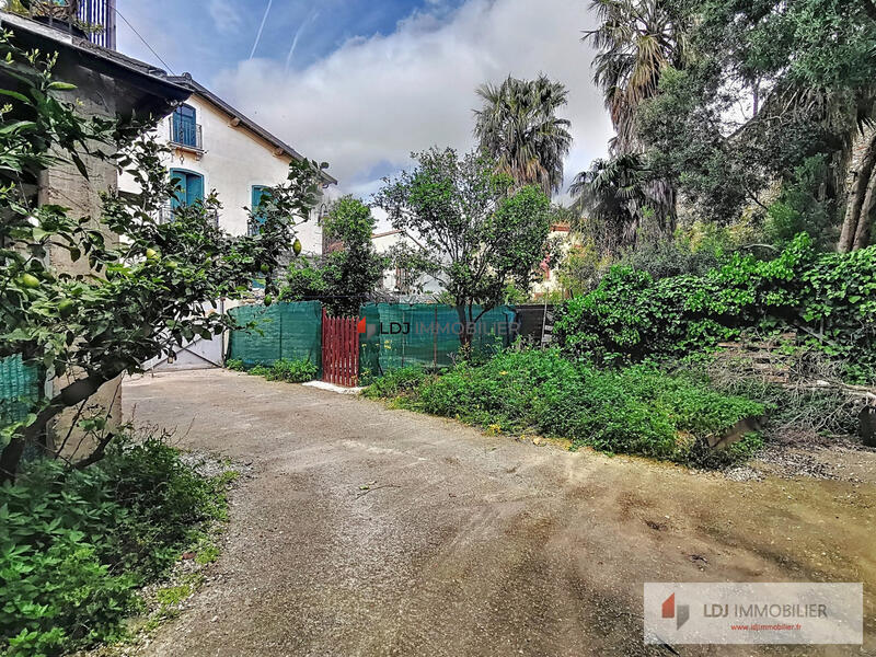 Maison - 180 m² - 8 pièces