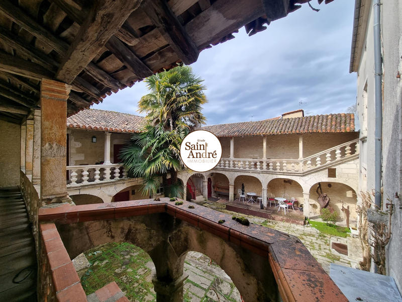 Maison - 427 m² - 13 pièces