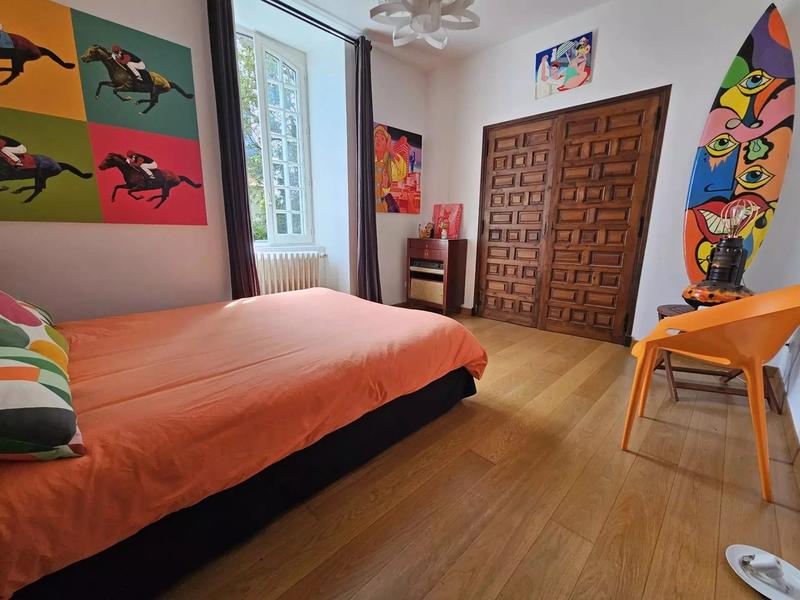 Maison - 365 m² - 8 pièces