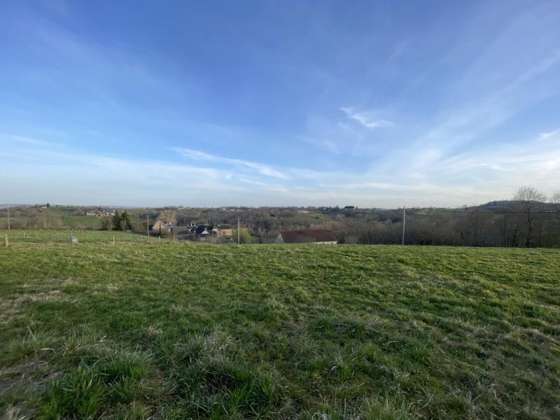 Terrain constructible - 1 600 m²