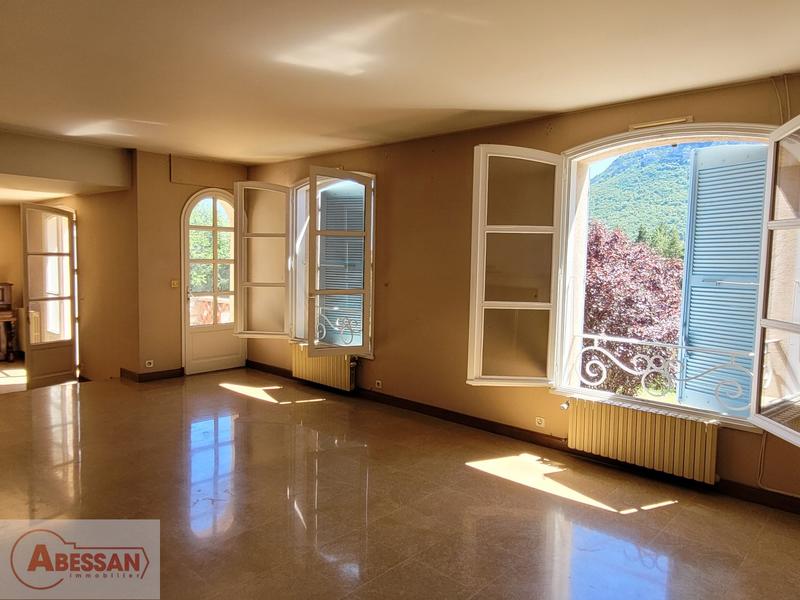 Maison - 250 m² - 9 pièces