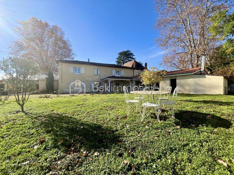 Maison - 201 m² - 7 pièces