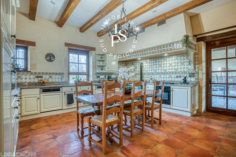 Demeure - 755 m² - 25 pièces