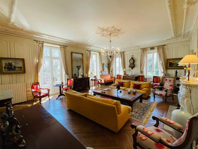 Propriété - 700 m² - 15 pièces