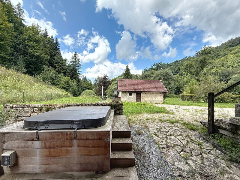 Propriété - 650 m² - 20 pièces