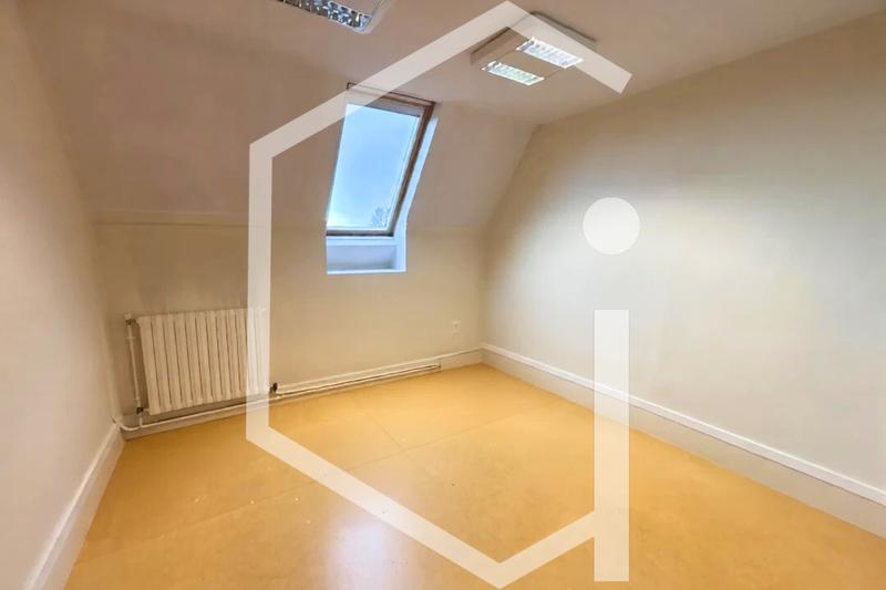 Maison - 325 m² - 18 pièces