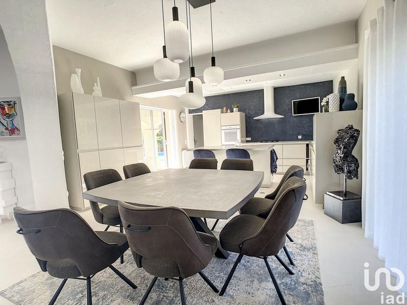 Maison - 187 m² - 8 pièces