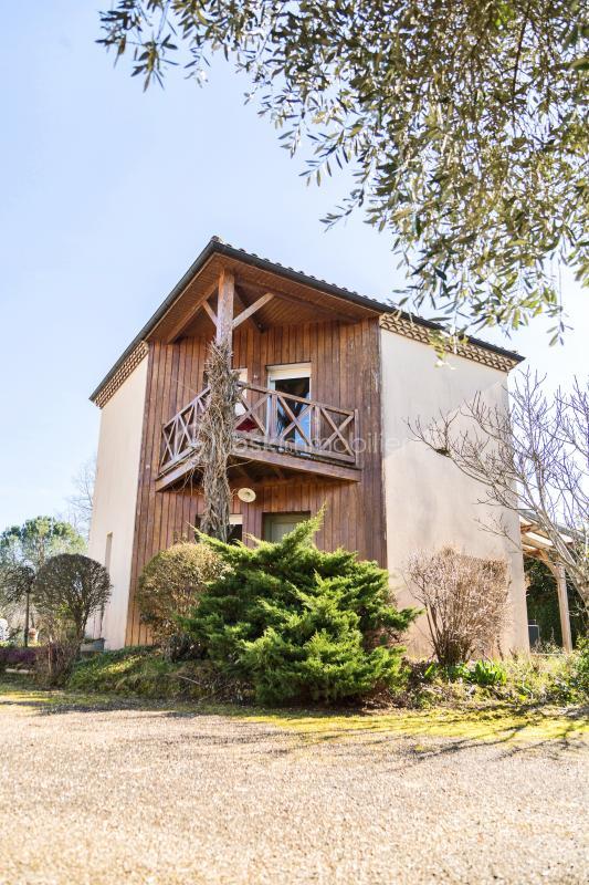 Propriété - 230 m² - 10 pièces