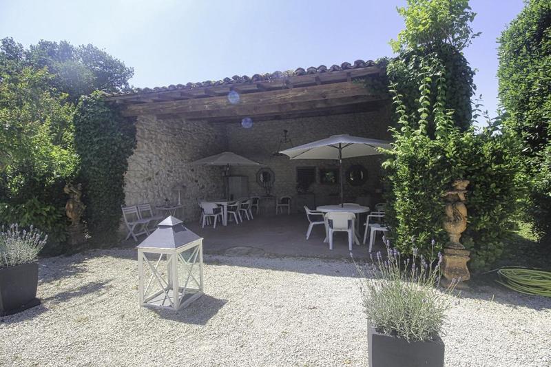 Propriété - 204 m² - 6 pièces