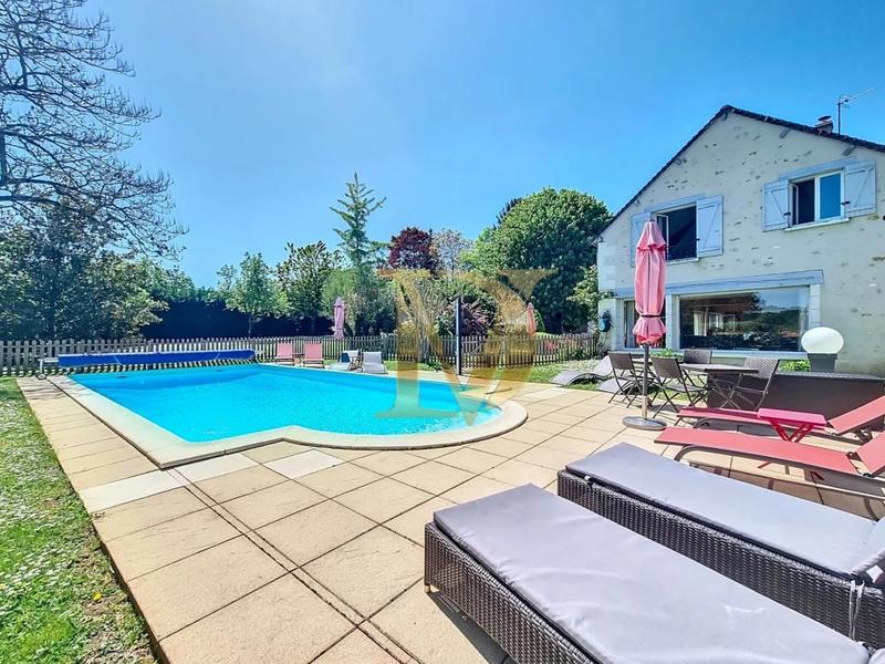 Propriété - 350 m² - 10 pièces