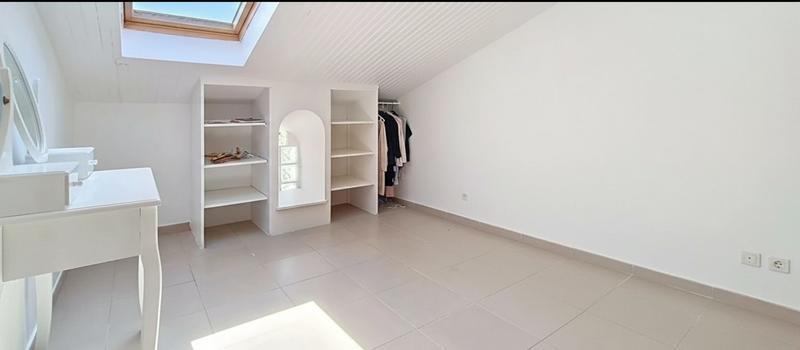 Villa - 215 m² - 12 pièces