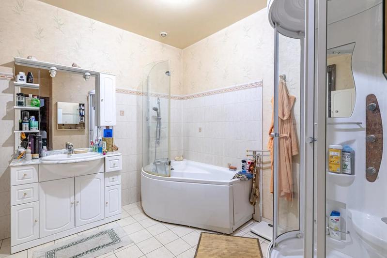 Maison - 180 m² - 8 pièces