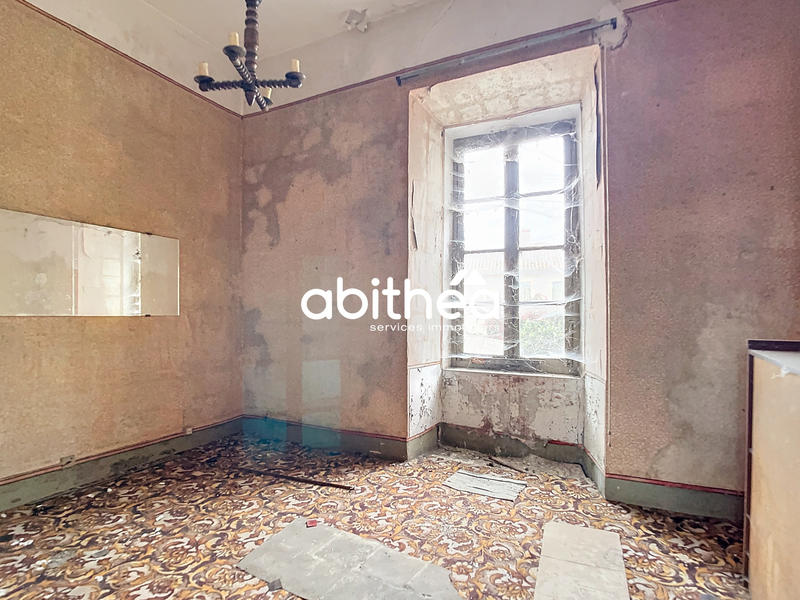 Maison - 360 m² - 2 pièces