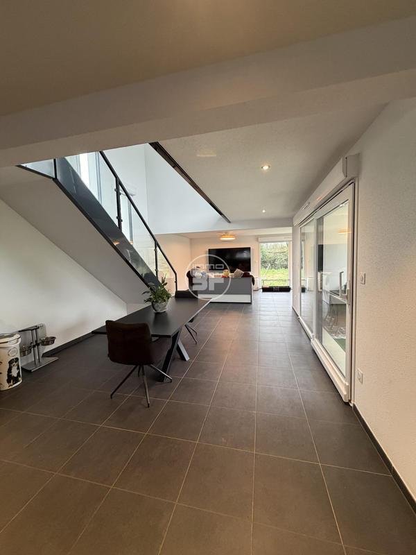 Maison - 250 m² - 7 pièces