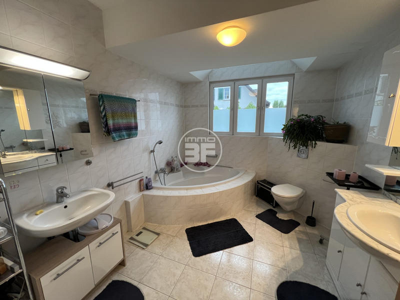 Maison - 349 m² - 12 pièces