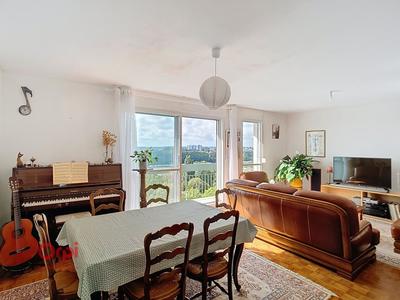 Appartement - 99 m² - 5 pièces