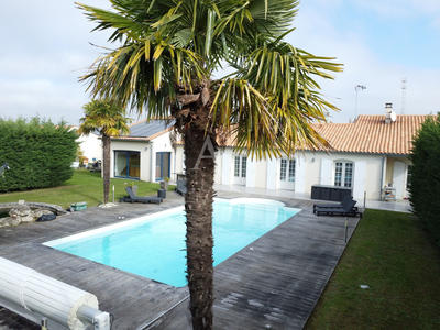 Maison - 274 m² - 9 pièces