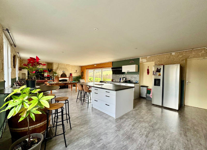 Maison - 400 m² - 15 pièces