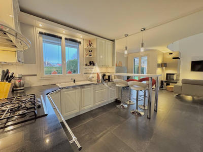 Maison - 213 m² - 9 pièces