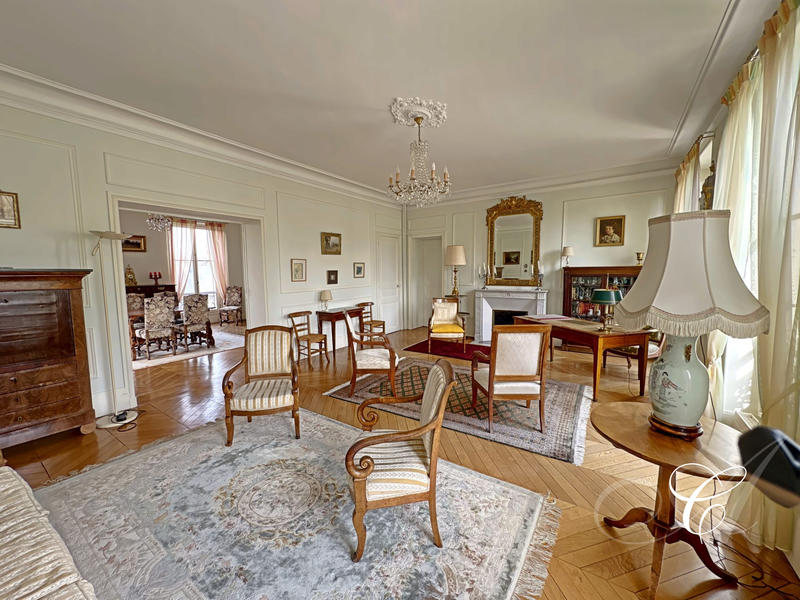 Appartement - 144 m² - 7 pièces