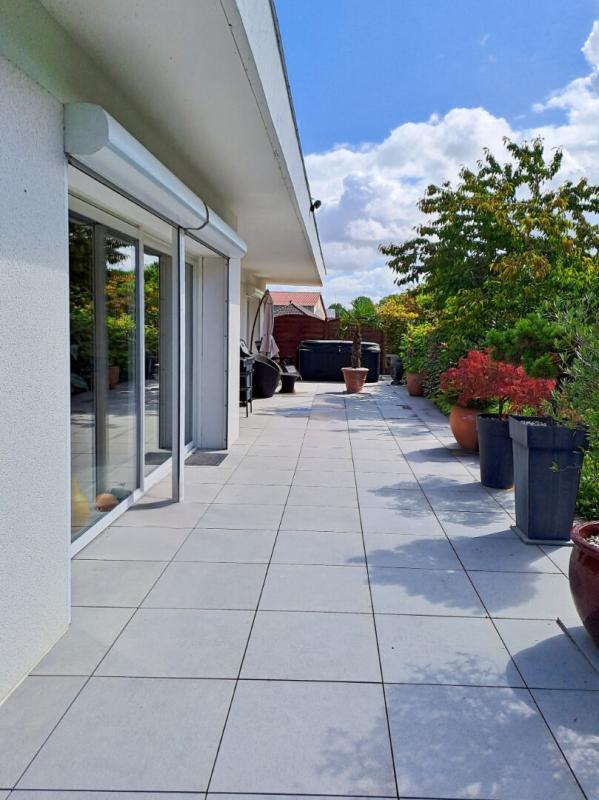 Maison - 222 m² - 8 pièces